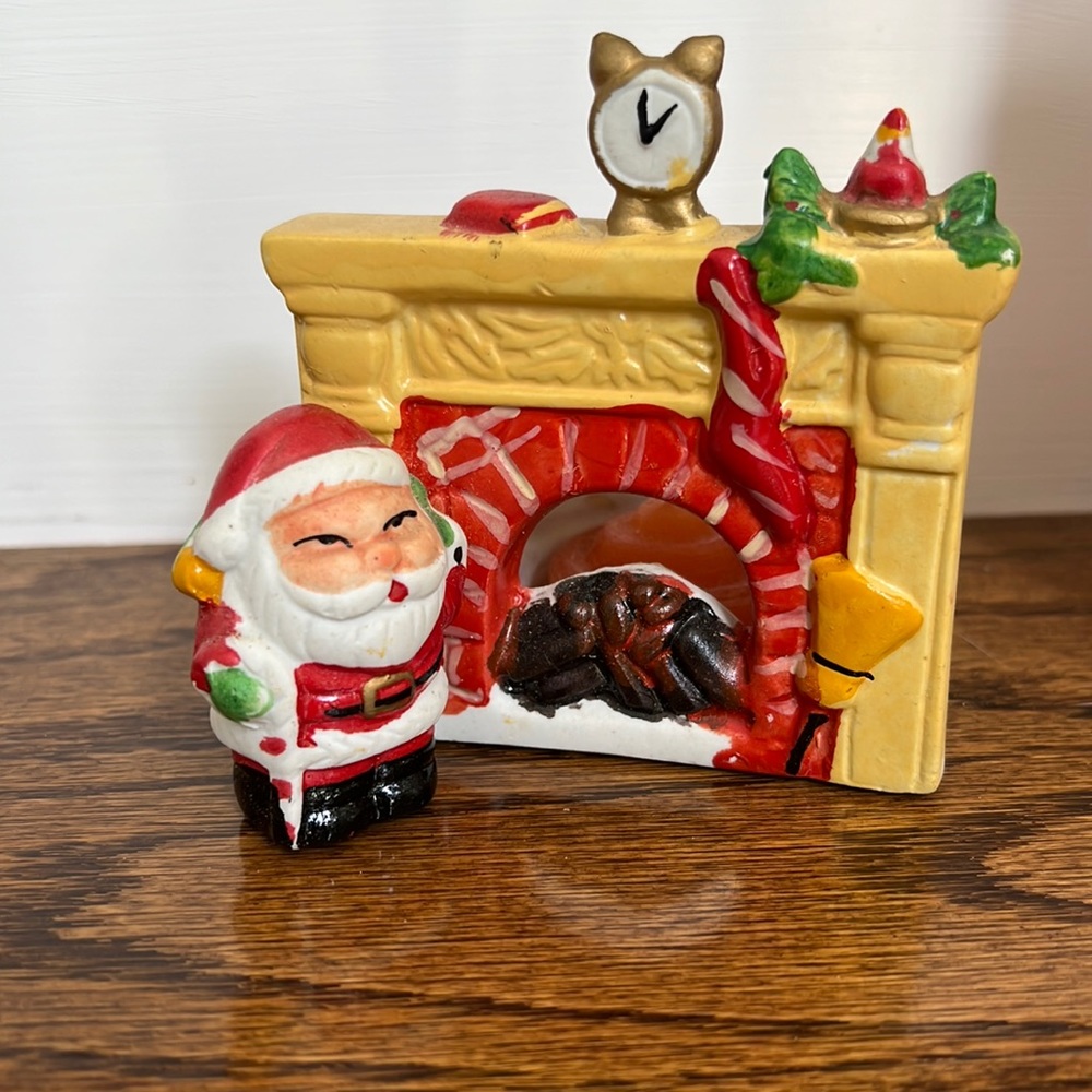 NIB 1980s retro Santa fireplace ceramic candle holder